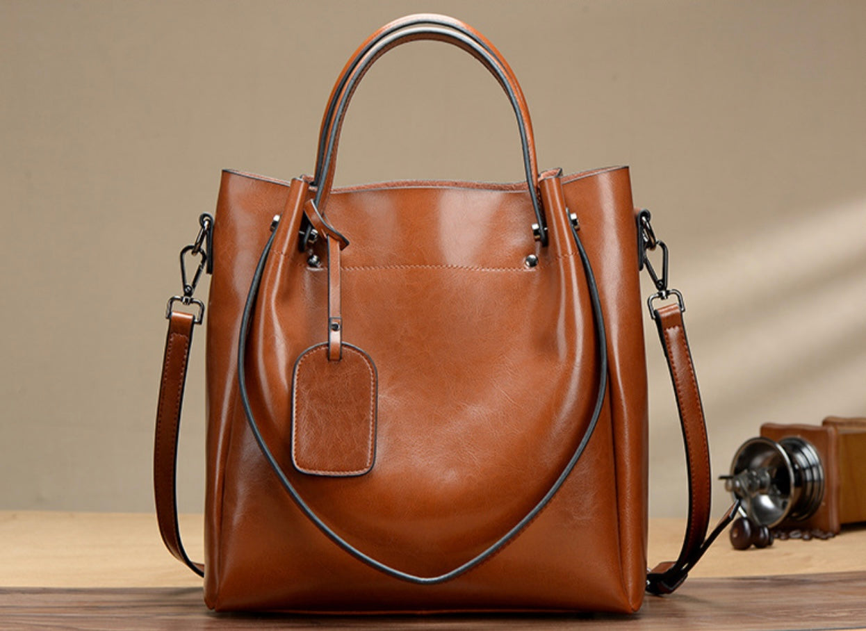 Elegant Elephant Legacy Tote – Premium Oil-Waxed Leather Handbag