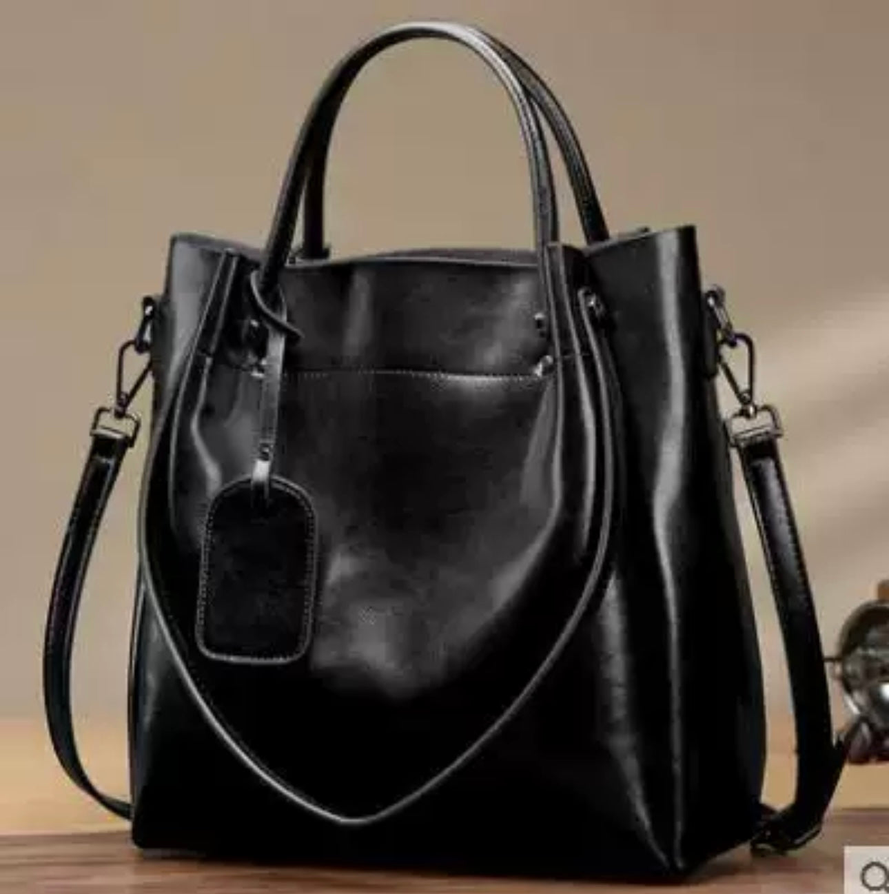 Elegant Elephant Legacy Tote – Premium Oil-Waxed Leather Handbag