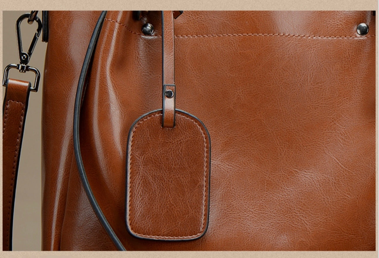 Elegant Elephant Legacy Tote – Premium Oil-Waxed Leather Handbag